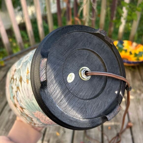 Hand painted floral on gold Asian cloisonne style chinoiserie lamp - Picture 9 of 16